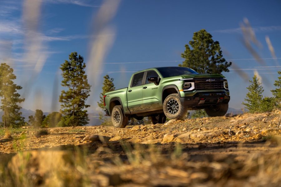 2027 Chevrolet Silverado 1500 Trail Boss in Trillium Metallic. Exterior passenger front 3/4 beauty shot. 2027 Chevrolet Silverado 1500 Trail Boss
